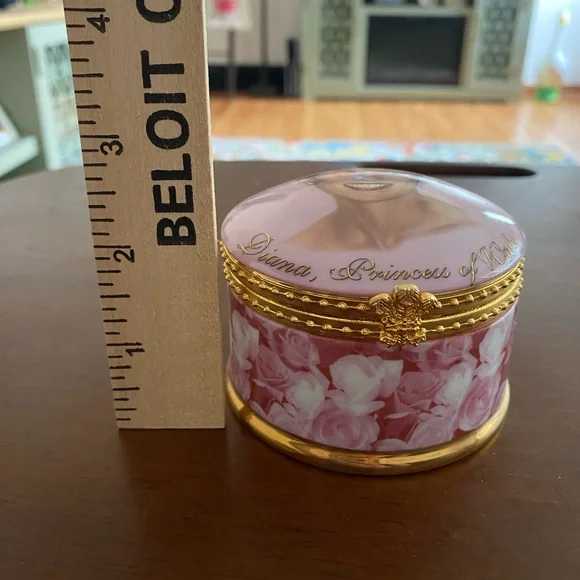 Princess Diana- Music Box with certificate of Authenticity - Picture 8 of 9